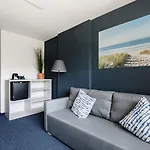 Aqua House Bed and breakfast 3*